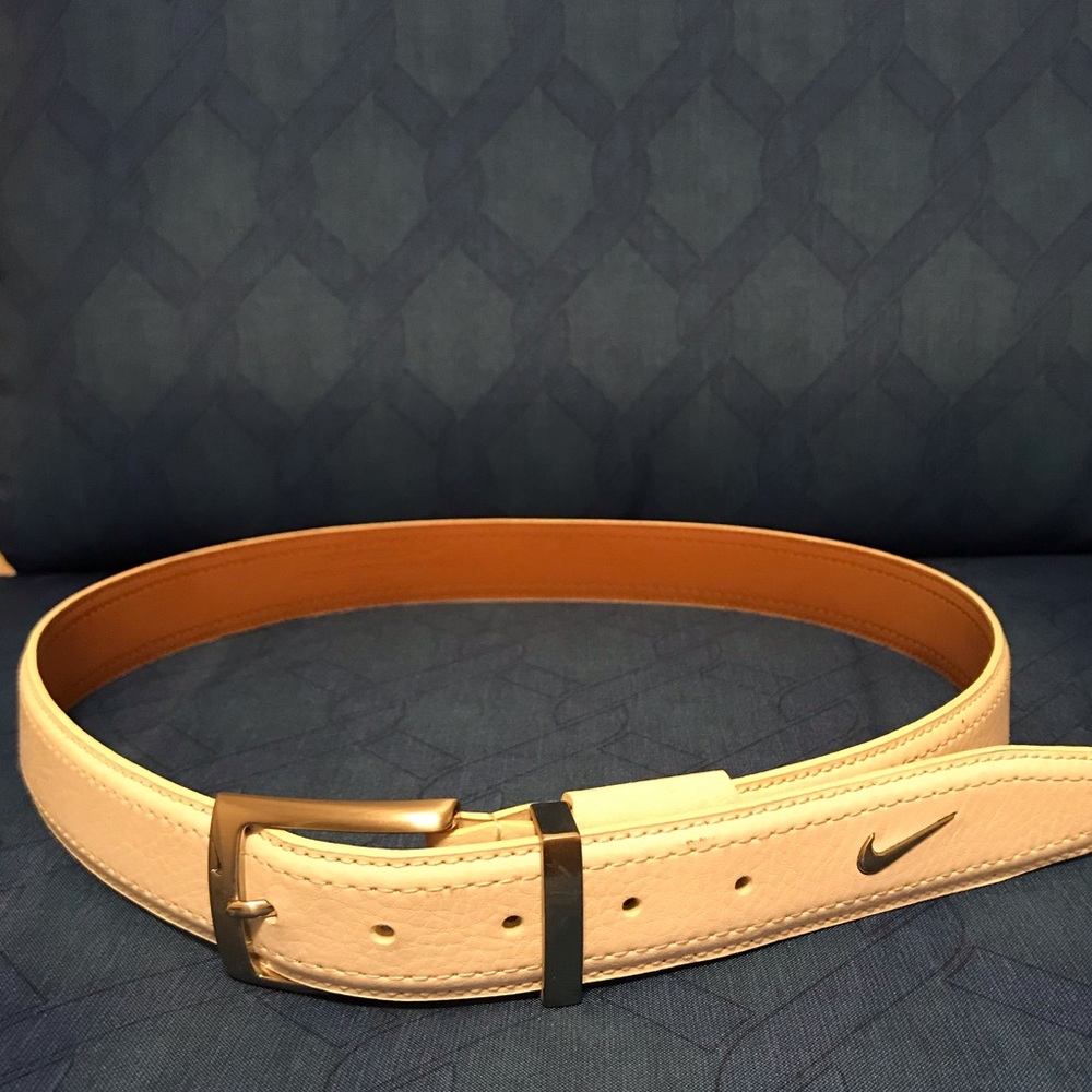 White Nike golf belt